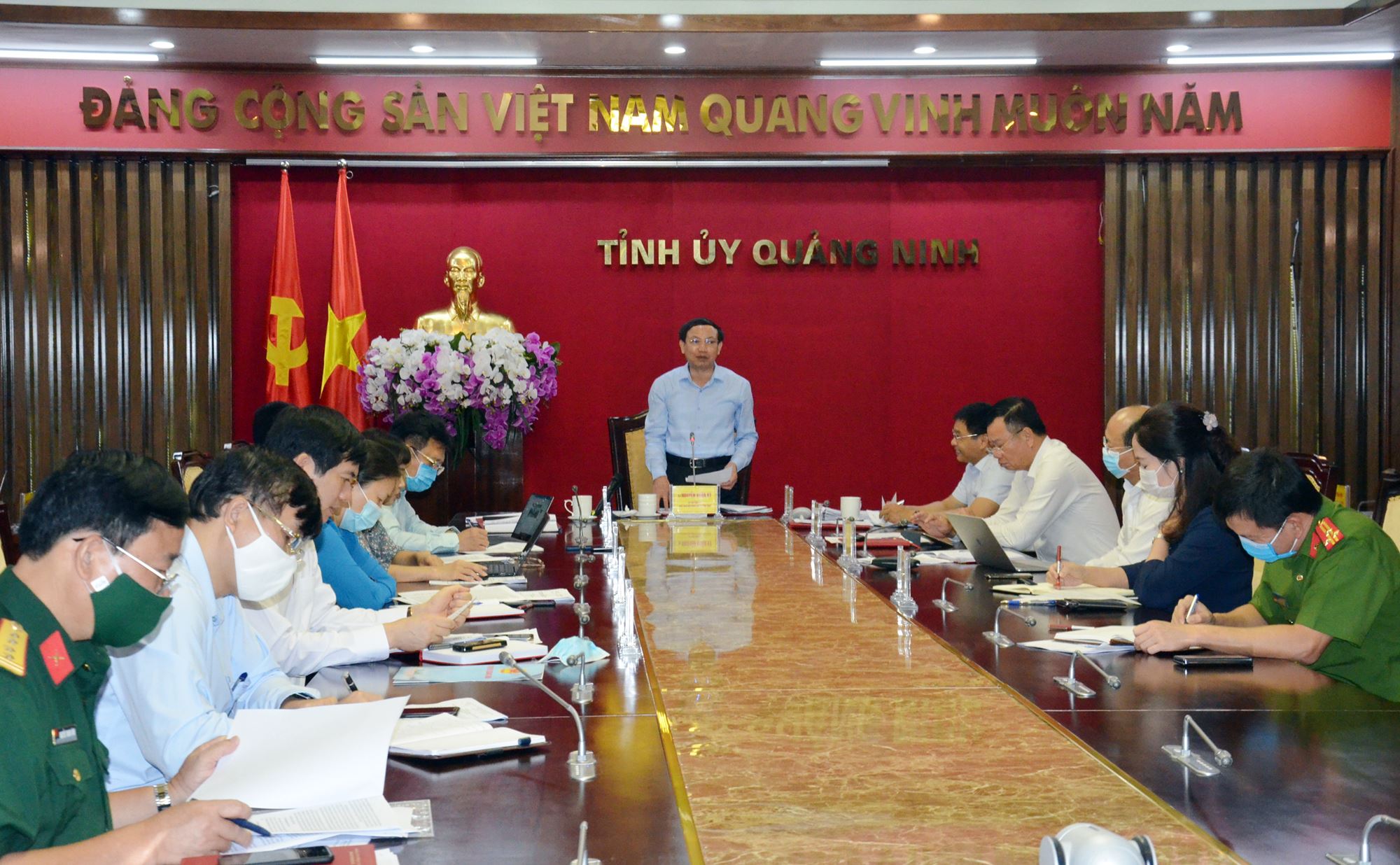 đồng chí Nguyễn Xuân Ký, Bí thư Tỉnh ủy, Chủ tịch HĐND tỉnh phát biểu kết luận hội nghị.