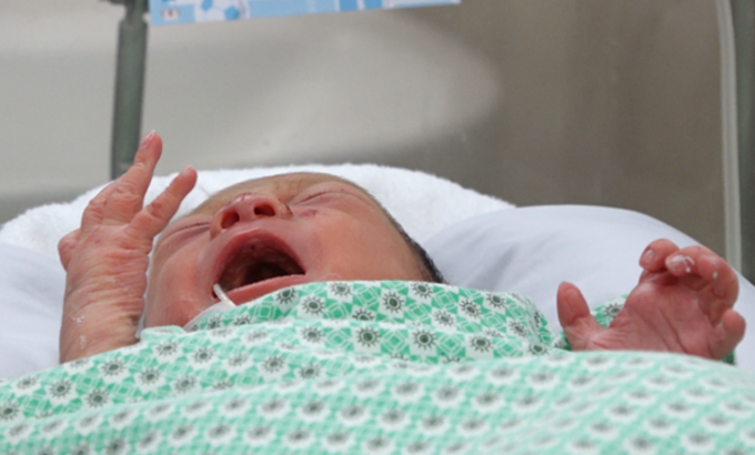 Bé sơ sinh khi được chăm sóc tại Bệnh viện Xanh Pôn. Ảnh: Thế Quỳnh