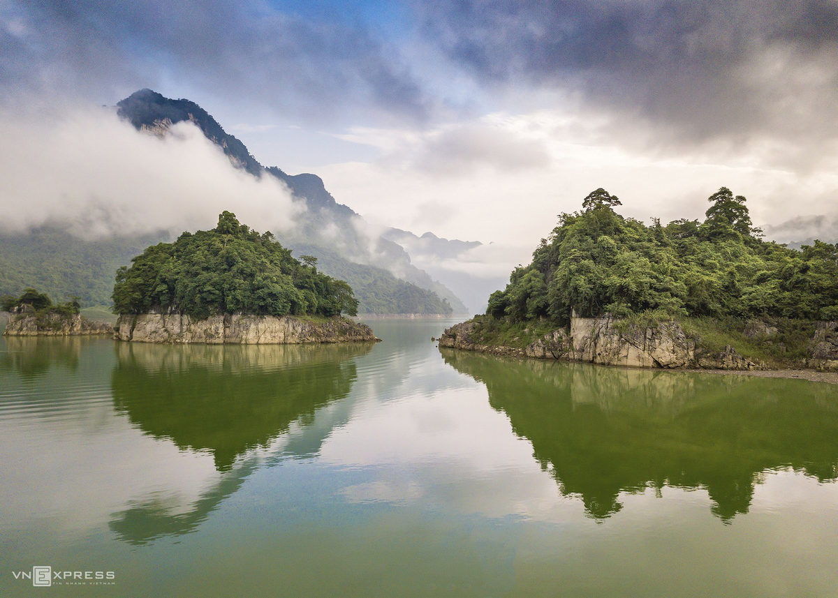 Hiện nay, Na Hang hội đủ những yếu tố làm nên quần thể du lịch sinh thái lý tưởng ở Tuyên Quang, khi vừa kết hợp du lịch sinh thái, mạo hiểm và du lịch hồ thủy điện.