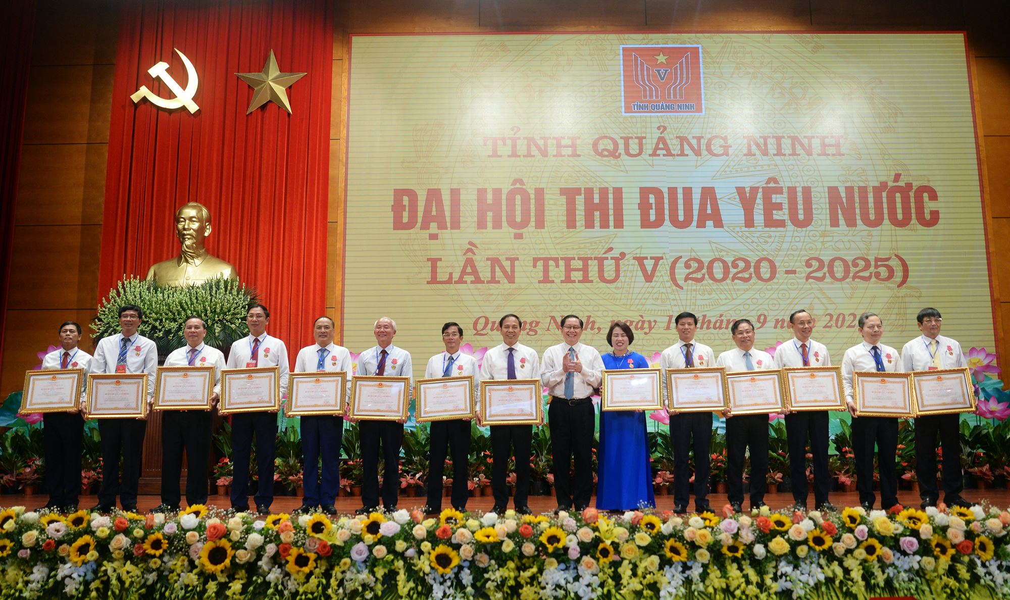 Các tập thể, cá nhân điển hình tiên tiến xuất sắc ấy cũng đã được tôn vinh, biểu dương, khen thưởng, ghi một dấu ấn quan trọng tại Đại hội Thi đua yêu nước lần thứ V của tỉnh Quảng Ninh.