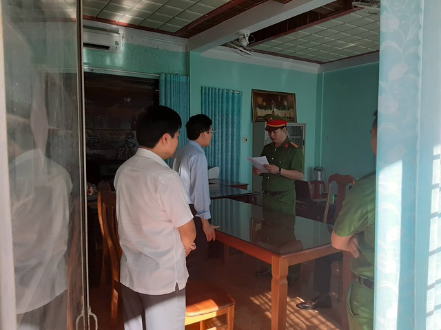 Cơ quan Cảnh sát điều tra Công an tỉnh Gia Lai tiến hành đọc lệnh bắt tạm giam đối với ông Nguyễn Hồng Lam, Chủ tịch UBND huyện Đức Cơ.
