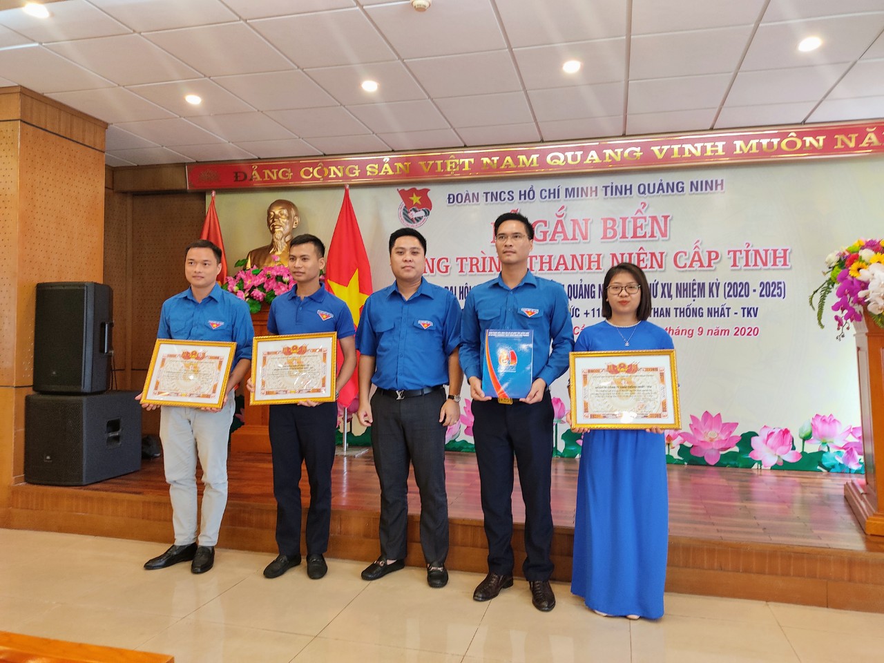 Ban Thường Vụ Tỉnh đoàn Quảng Ninh tặng bằng khen cho 2 tập thể và 1 cá nhân Đoàn Thanh niên Công ty CP than Thống Nhất TKV