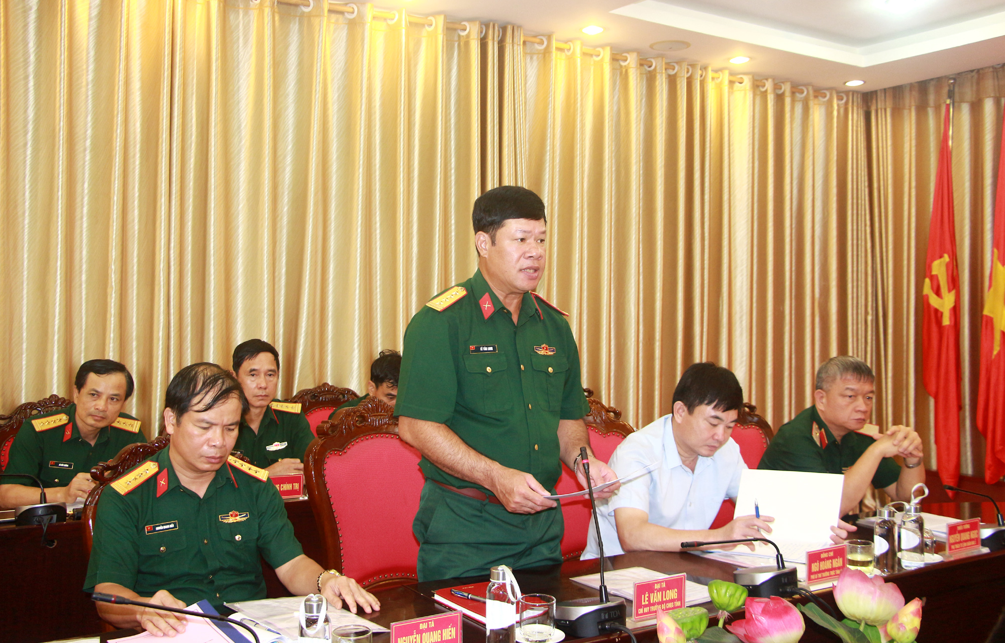 Lãnh đạo Bộ Chỉ huy Quân sự tỉnh báo cáo việc triển khai xây dựng các căn cứ hậu cần, kỹ thuật khu vực phòng thủ tỉnh Quảng Ninh.