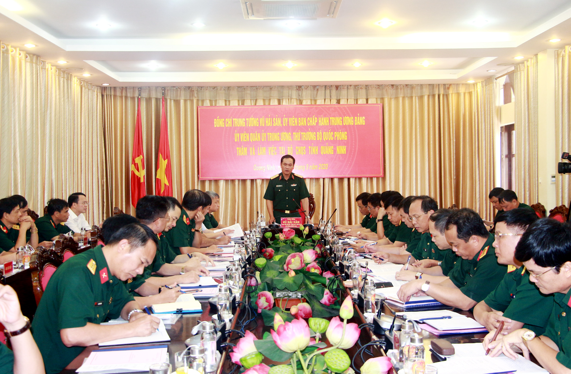 Trung tướng Vũ Hải Sản, Ủy viên Quân ủy Trung ương, Thứ trưởng Bộ Quốc phòng, phát biểu kết luận buổi làm việc.