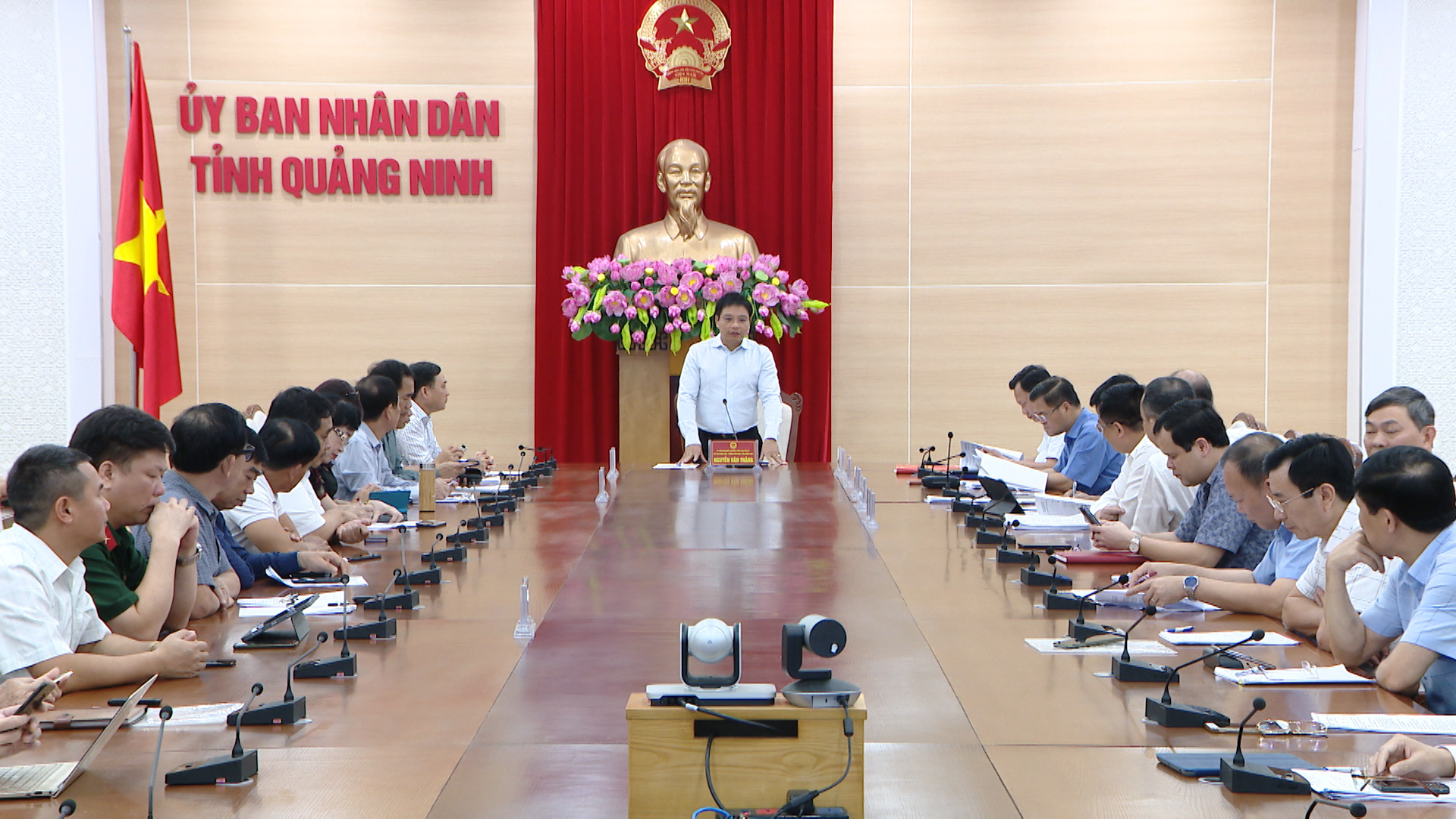 Đồng chí Nguyễn Văn Thắng, Chủ tịch UBND tỉnh cho ý kiến về địa điểm nghiên cứu quy hoạch, chủ trương đầu tư một số dự án