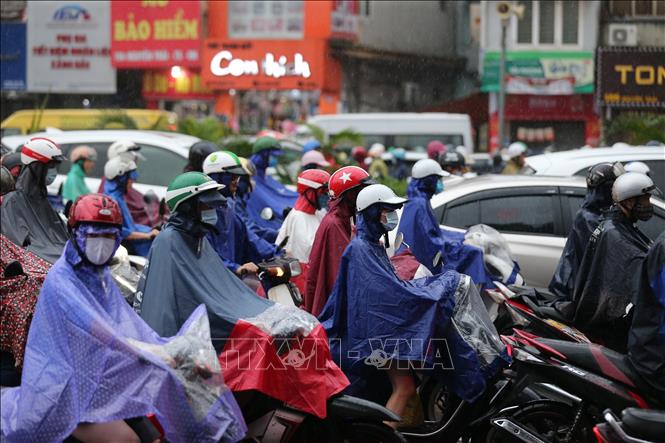Thủ đô Hà Nội có mây, đêm có mưa rào và dông rải rác, ngày có mưa rào và dông vài nơi. Ảnh: TTXVN phát