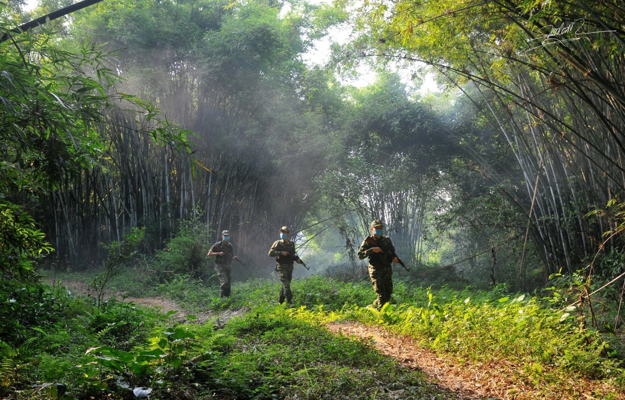 Cán bộ chiến sĩ Biên phòng tăng cường tuần tra biên giới tại khu vực xã Bắc Sơn, TP Móng Cái. 
