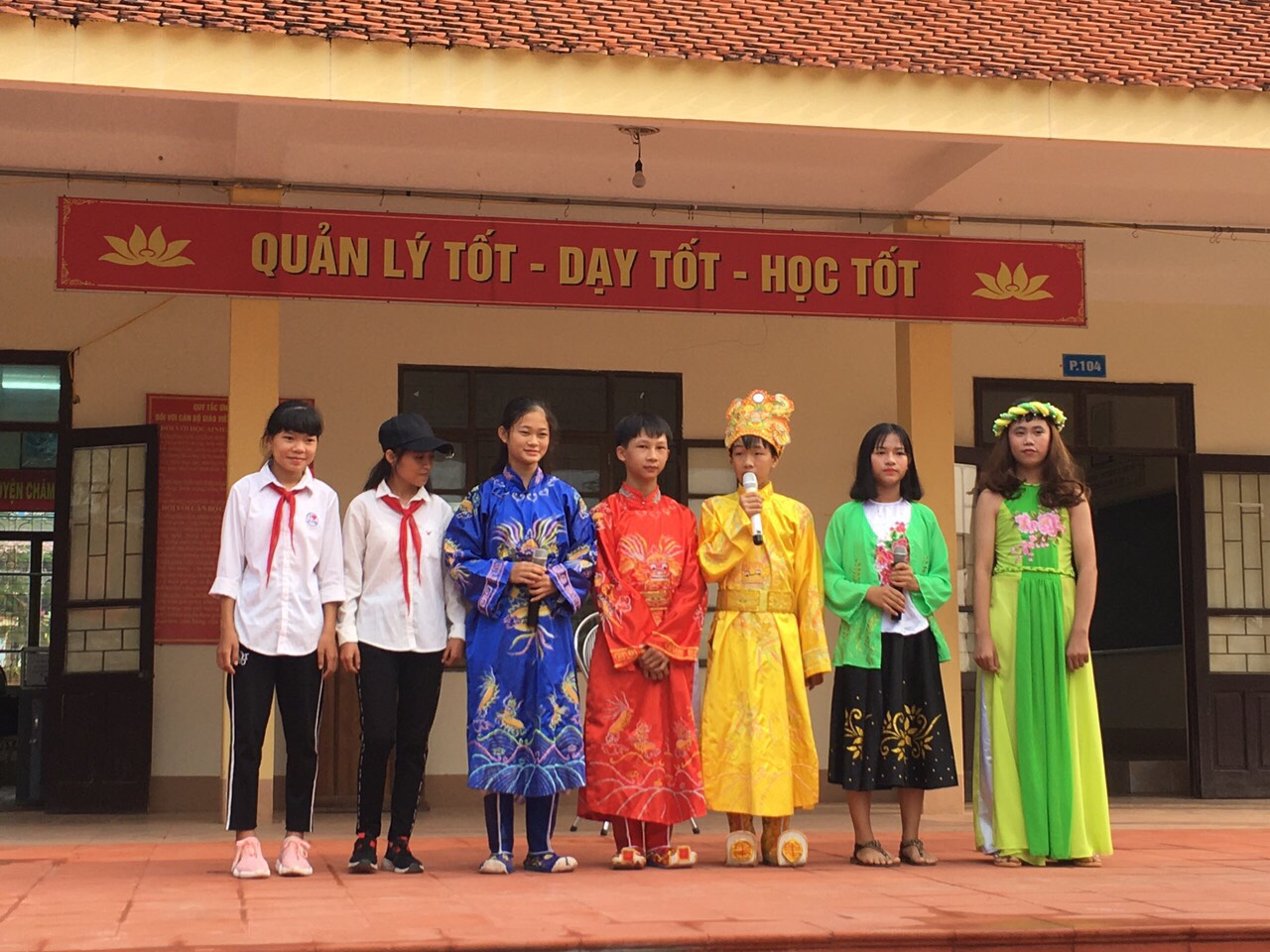 Trường THCS Quảng Tân (xã Quảng Tân, huyện Đầm Hà), tổ chức tuyên truyền về ATGT cho học sinh qua hình thức sân khấu hóa.