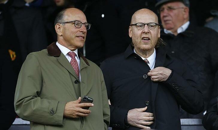 Joel và Avram Glazer (từ trái sang) - đồng sở hữu Man Utd. Ảnh: Reuters