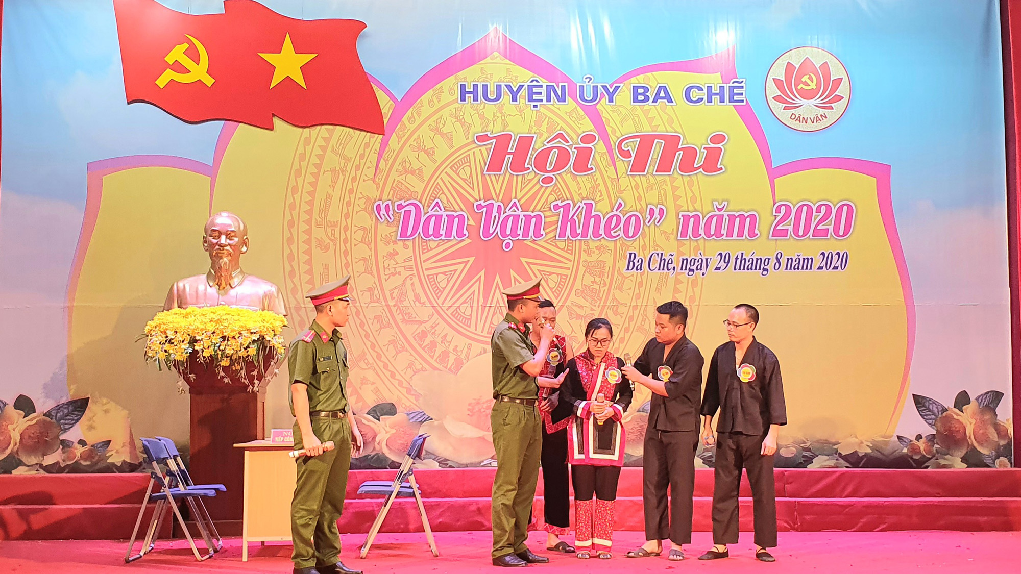 Tiết mục tiểu phẩm tại Hội thi Dân vận khéo của huyện Ba Chẽ. Ảnh: Bình Minh. 