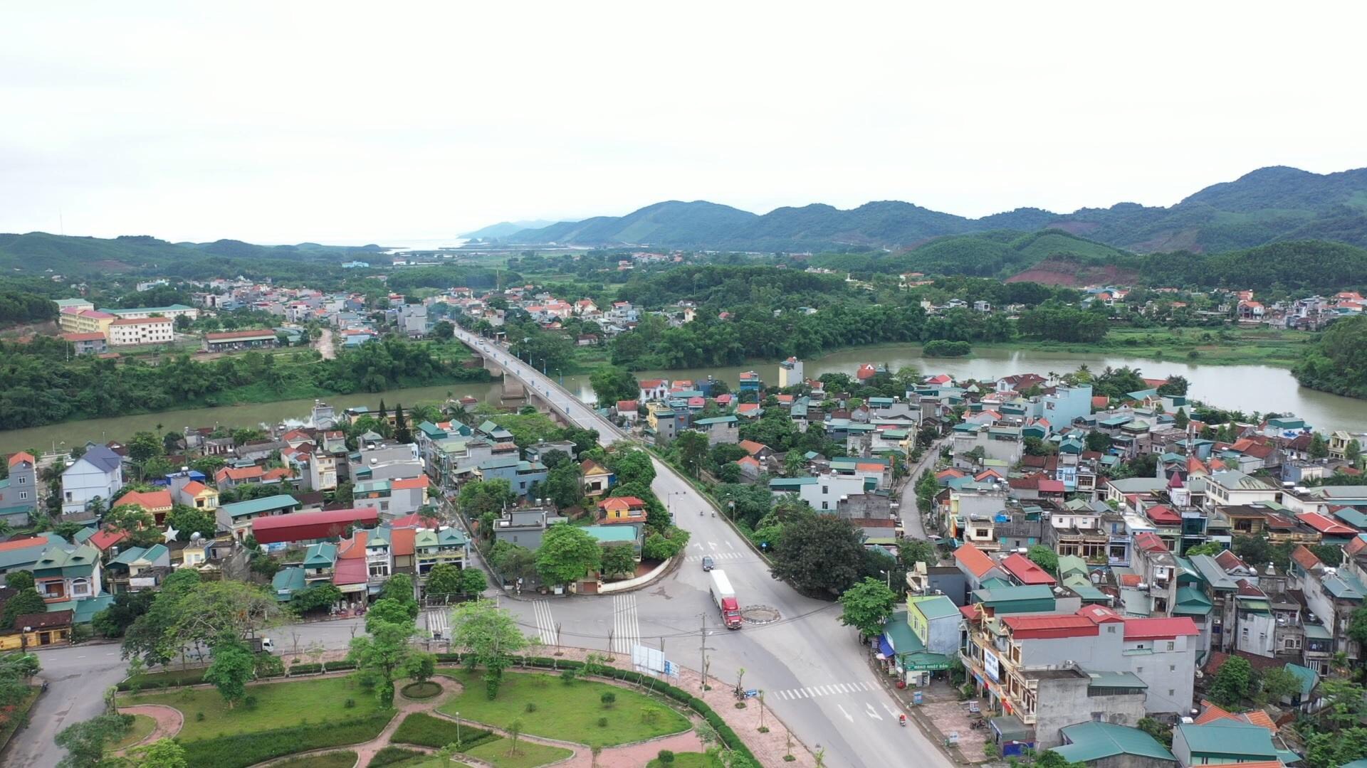 Hệ thống giao thông tại huyện Tiên Yên ngày càng phát triển đồng bộ. Ảnh: Xuân Thao