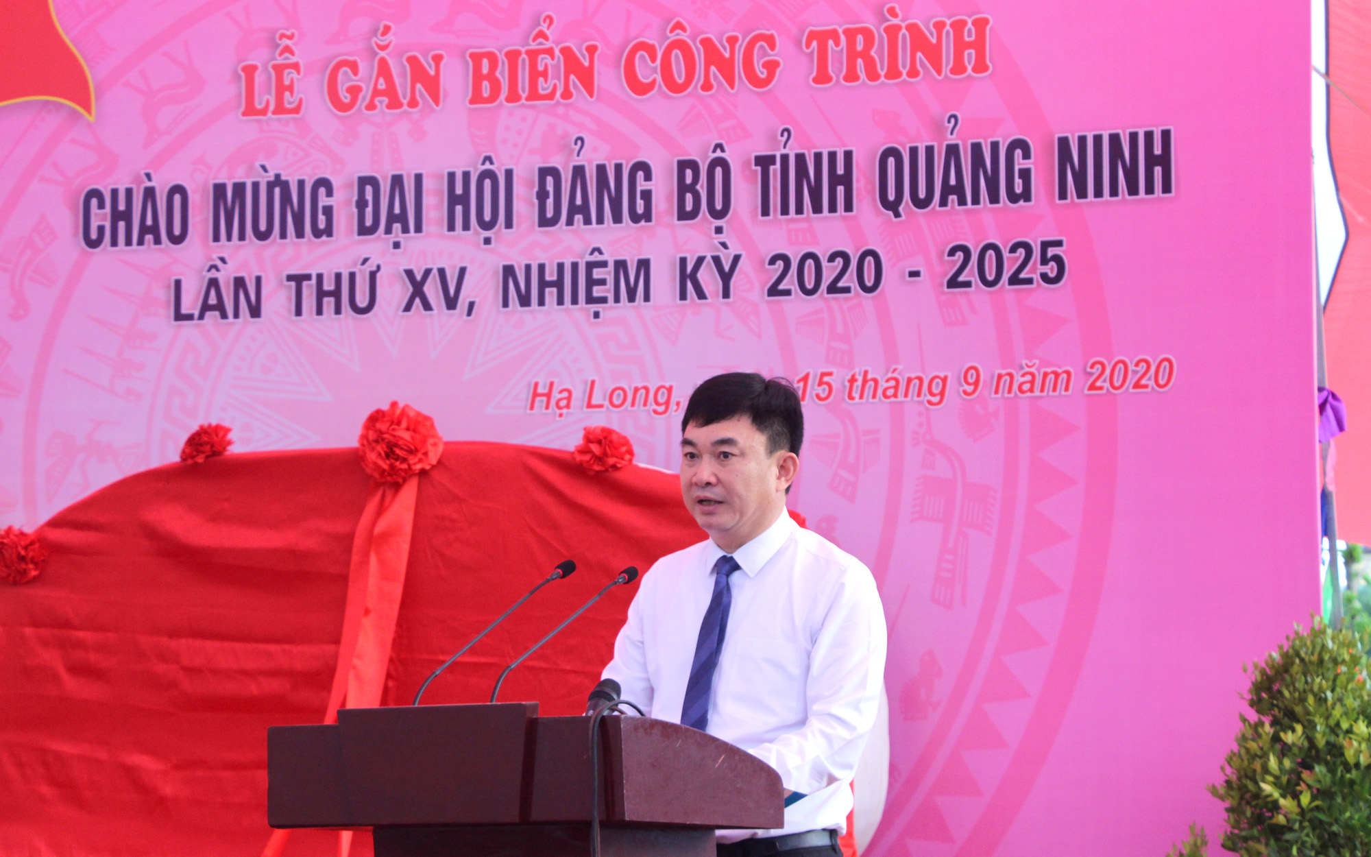 Đồng chí Ngô Hoàng Ngân, Phó Bí thư Thường trực Tỉnh ủy, phát biểu tại buổi lễ.