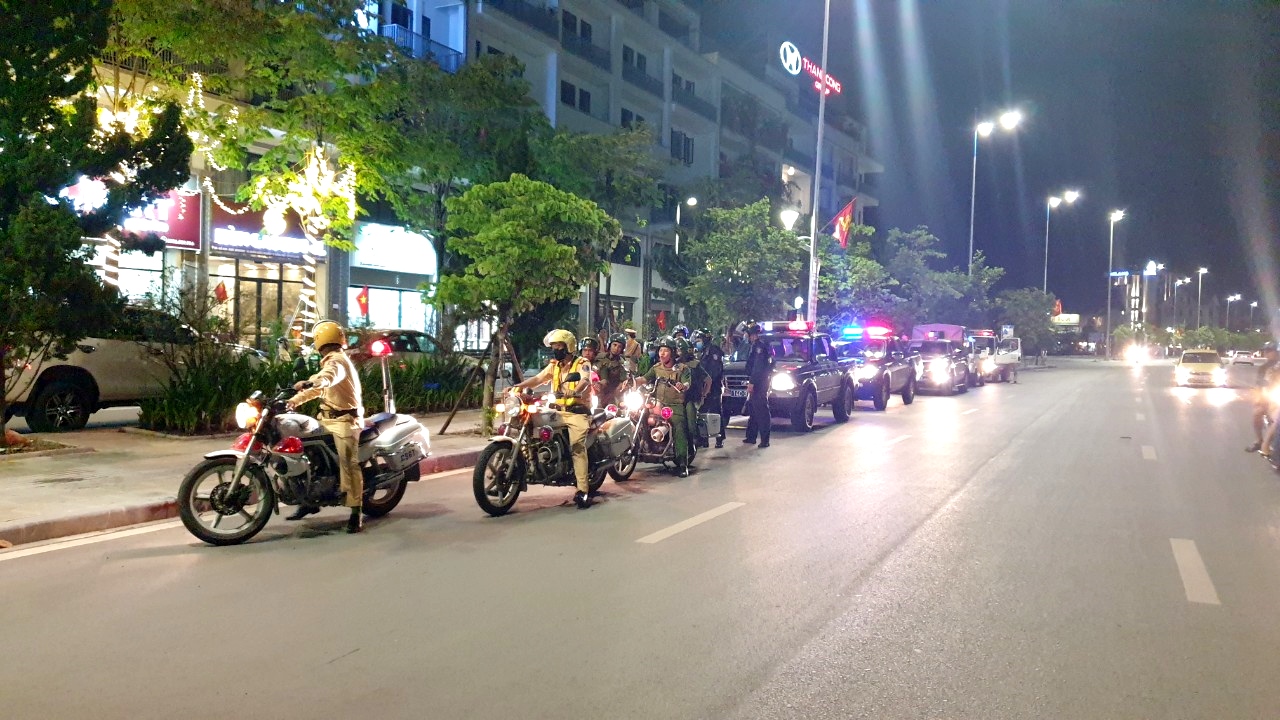 Các lực lượng: CSGT Công an TP Hạ Long, Cảnh sát 113, Cơ động và Công an phường Hồng Hải phối hợp tuần tra, kiểm soát trên địa bàn 