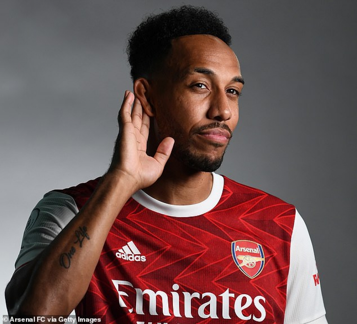 Aubameyang đồng ý gia hạn hợp đồng với Arsenal tới năm 2024 (Ảnh: Getty Images).