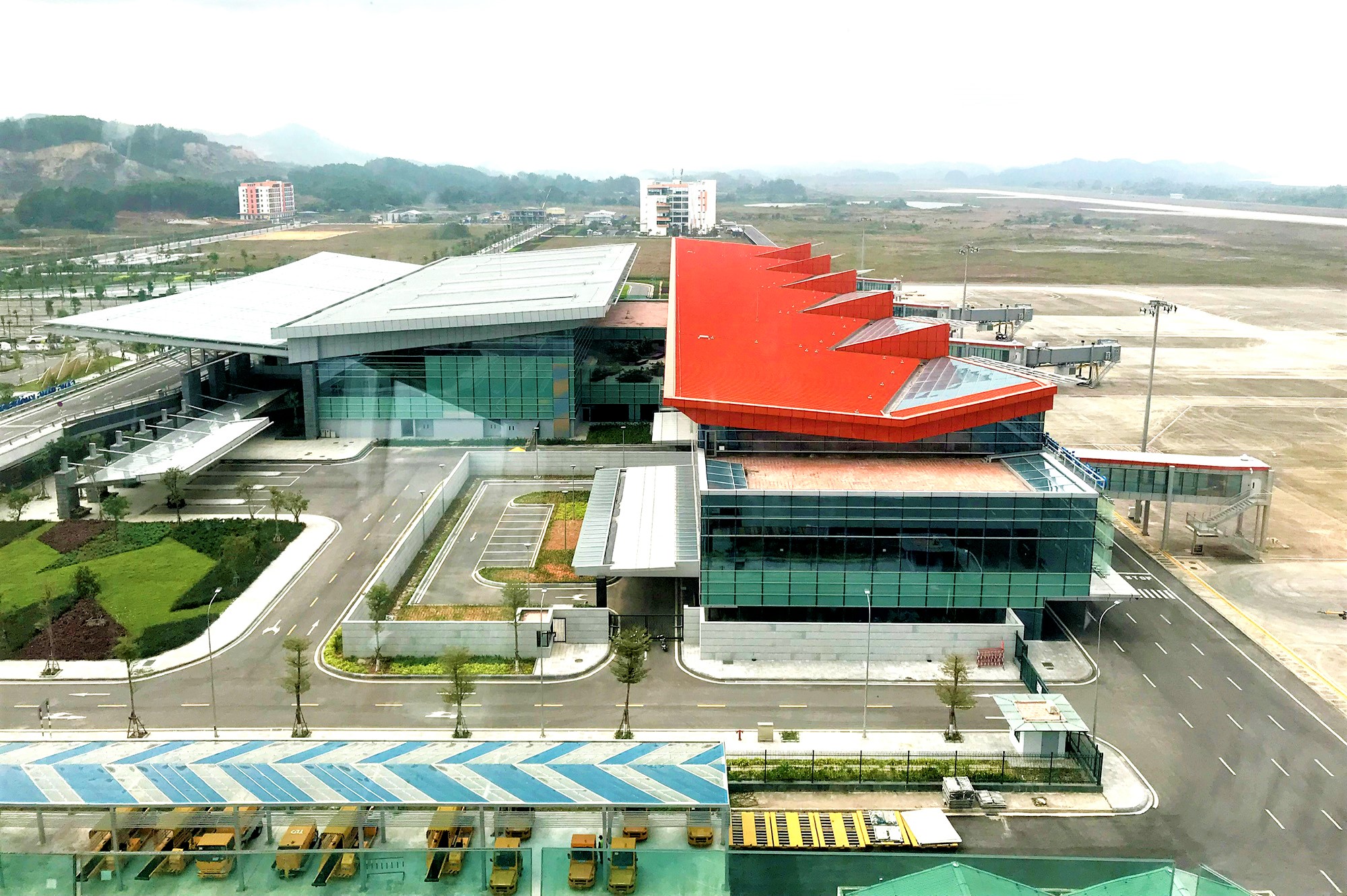 Cảng hàng không quốc tế Vân Đồn đi vào hoạt động tháng 12/2018 là điểm nhấn hạ tầng giao thông để thu hút nhiều nhà đầu tư nước ngoài. 