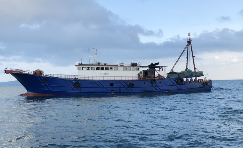 Tàu cá Trung Quốc khai thác thủy sản trái phép trong vùng biển Việt Nam bị lực lượng BĐBP tỉnh Quảng Ninh bắt giữ.