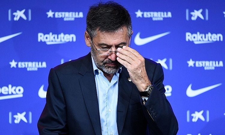 Bartomeu đối mặt nguy cơ mất ghế sớm sau hai nhiệm kỳ làm chủ tịch Barca. Ảnh: AFP.