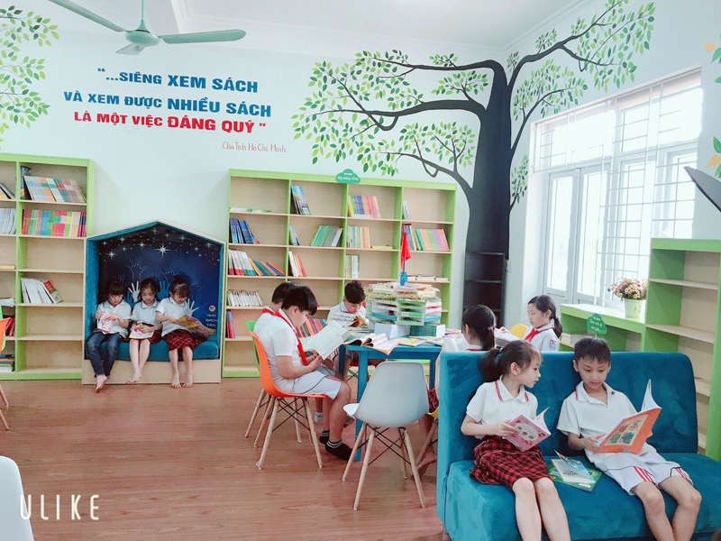 Học sinh Trường Tiểu học Lý Tự Trọng đọc sách tại thư viện nhà trường.