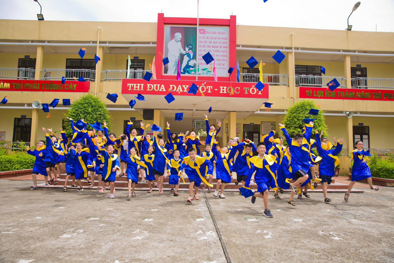 Từ năm học 2009-2010 đến nay, Trường Tiểu học Lý Tự Trọng được công nhận đạt chuẩn Quốc gia mức độ 2.