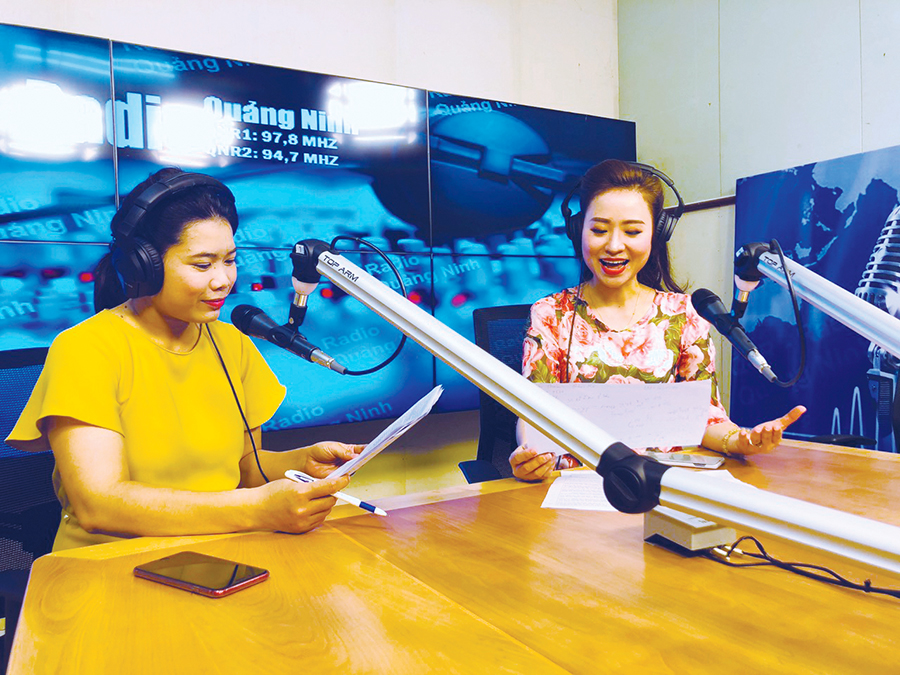 Các chương trình phát thanh của Trung tâm Truyền thông tỉnh ngày càng đổi mới, thu hút đông đảo thính giả đón nghe.