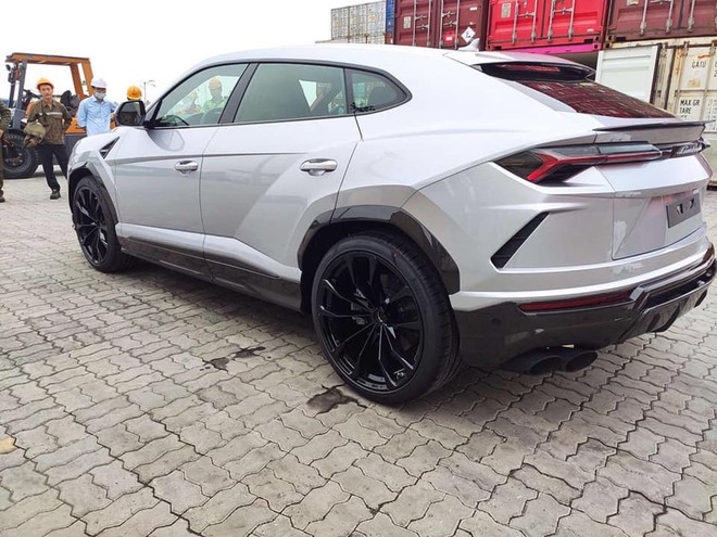 Siêu SUV Lamborghini Urus màu lạ cập bến Việt Nam - Báo Quảng Ninh điện tử