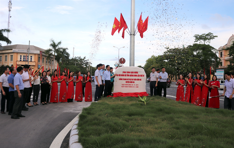 Đầm Hà: Gắn biển 2 công trình chào mừng Đại hội Đảng bộ tỉnh lần thứ XV