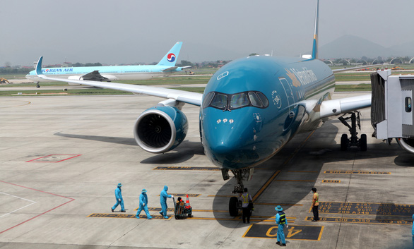 Chuyến bay VN 417 chở 104 hành khách từ Hàn Quốc về Hà Nội trưa 25-9 - Ảnh: TUẤN PHÙNG