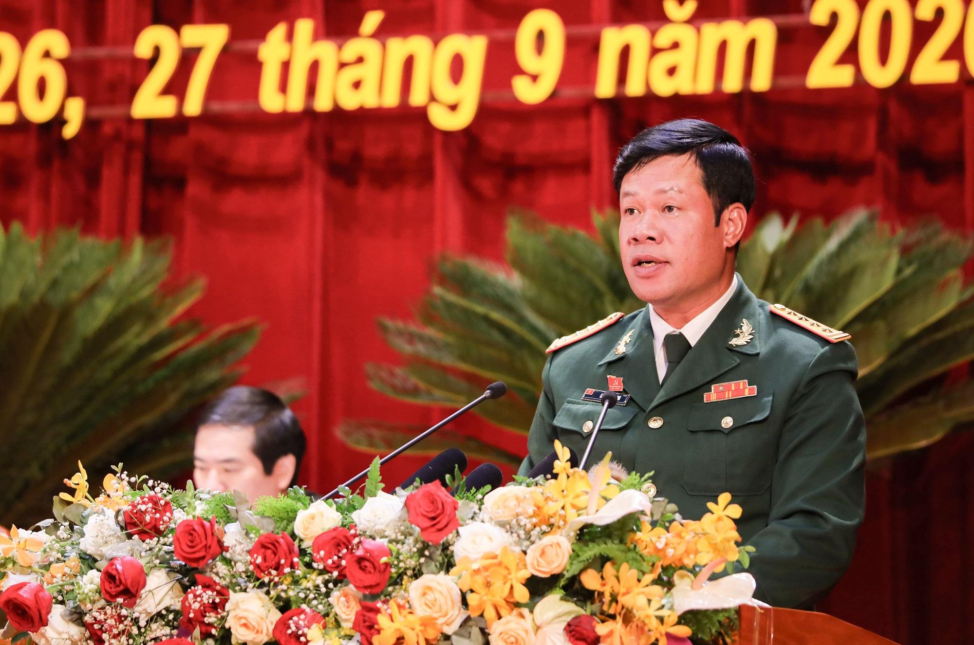 Đại biểu Lê Văn Long, Chỉ huy trưởng Bộ CHQS tỉnh phát biểu tham luận tại hội nghị.