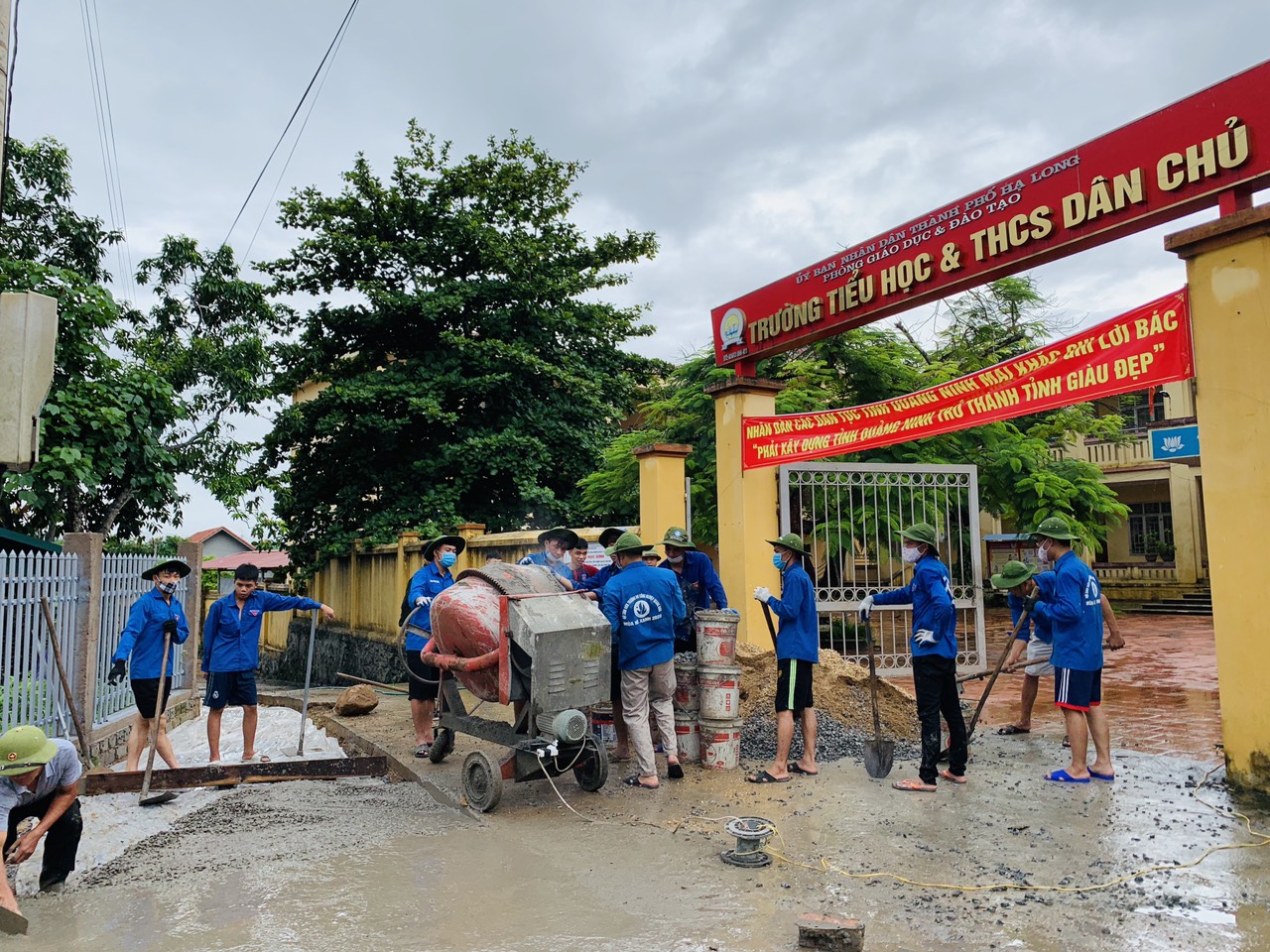 Hoạt động tình nguyện hè năm 2020 của sinh viên trường Đại học Công nghiệp Quảng Ninh tại xã Dân Chủ (TP Hạ Long)