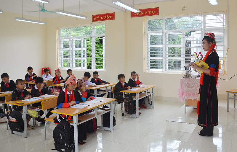 Học sinh trường Tiểu học - THCS Bằng Cả, xã Bằng Cả, TP Hạ Long được học tập trong phòng học khang trang.