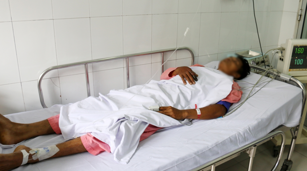 Bệnh nhân bị rắn cắn vẫn đang nằm điều trị tại Bệnh viện Chợ Rẫy.