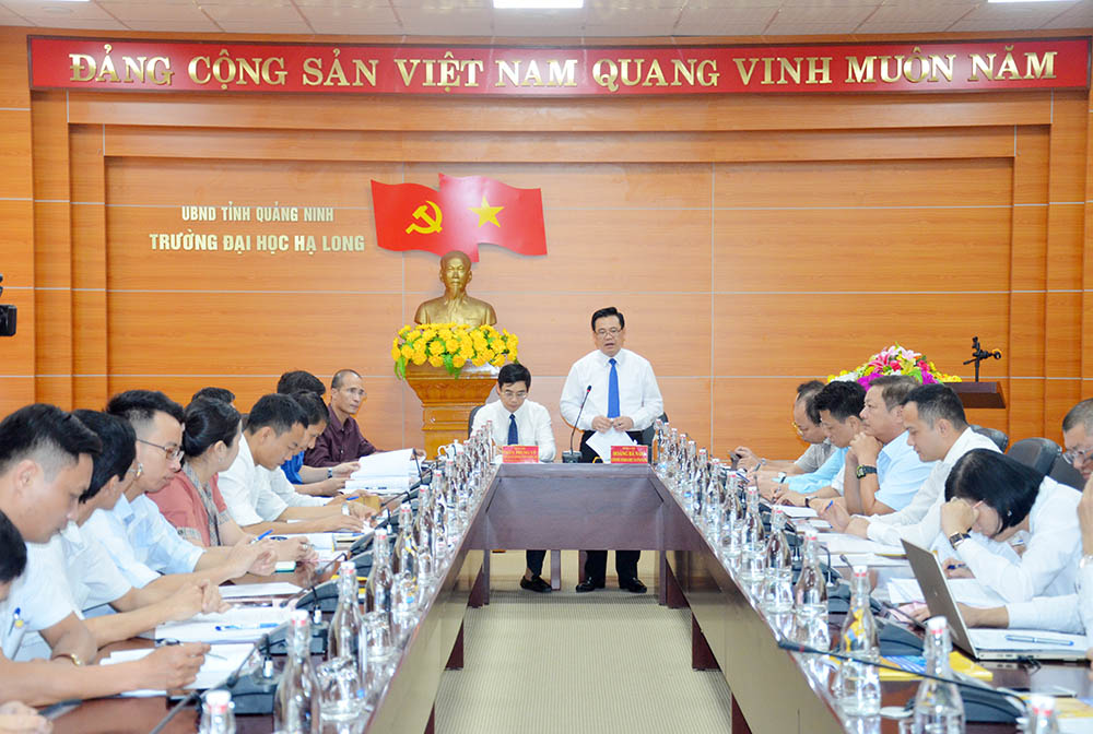 Đồng chí Hoàng Bá Nam, Giám đốc Sở KH-CN phát biểu tại hội thảo.