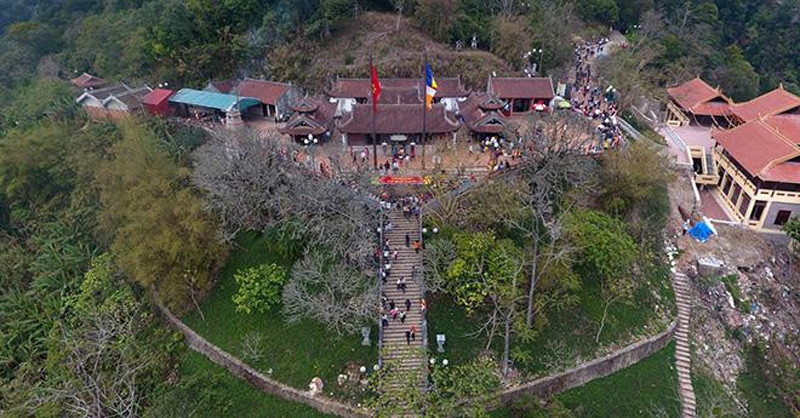 Besides numerous temples, it also preserves many old religious and cultural documents such as precious prayer-books and monks’ writings.