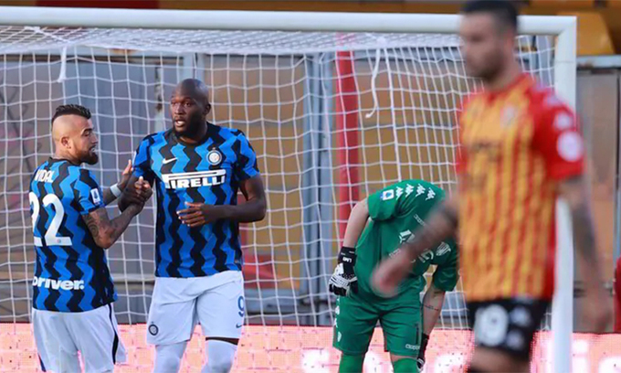 Lukaku (thứ hai từ trái sang) đã có ba bàn tại Serie A mùa mới. Ảnh: ANSA