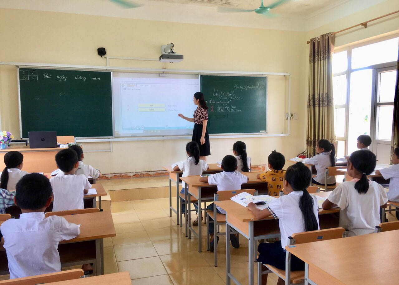 Lớp học có ứng dụng CNTT của học sinh Trường TH Quảng Tân, huyện Đầm Hà.