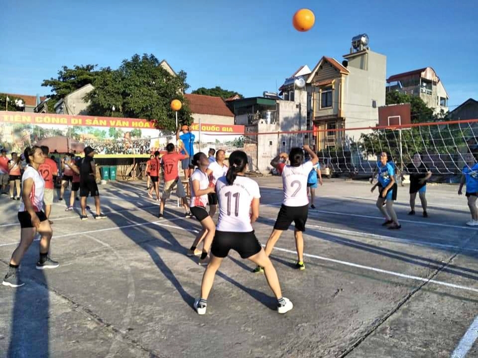 Các cơ sở Hội phụ nữ trên địa bàn TX Quảng Yên tổ chức giao lưu bóng chuyền hơi tháng 7/2020.