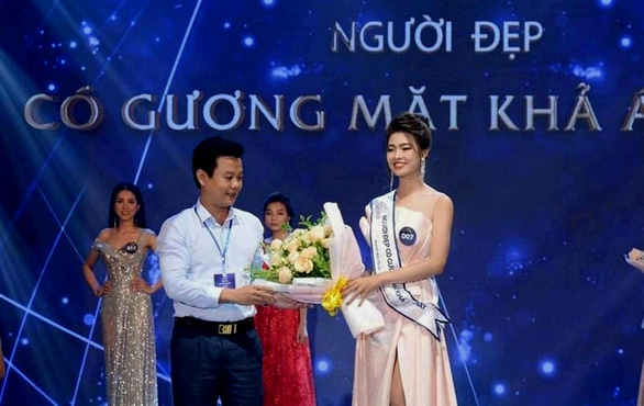 Trần Ngọc Huyền tại thời điểm được trao giải cao nhất của cuộc thi Người đẹp du lịch Quảng Bình năm 2019 - Ảnh: Q.NAM