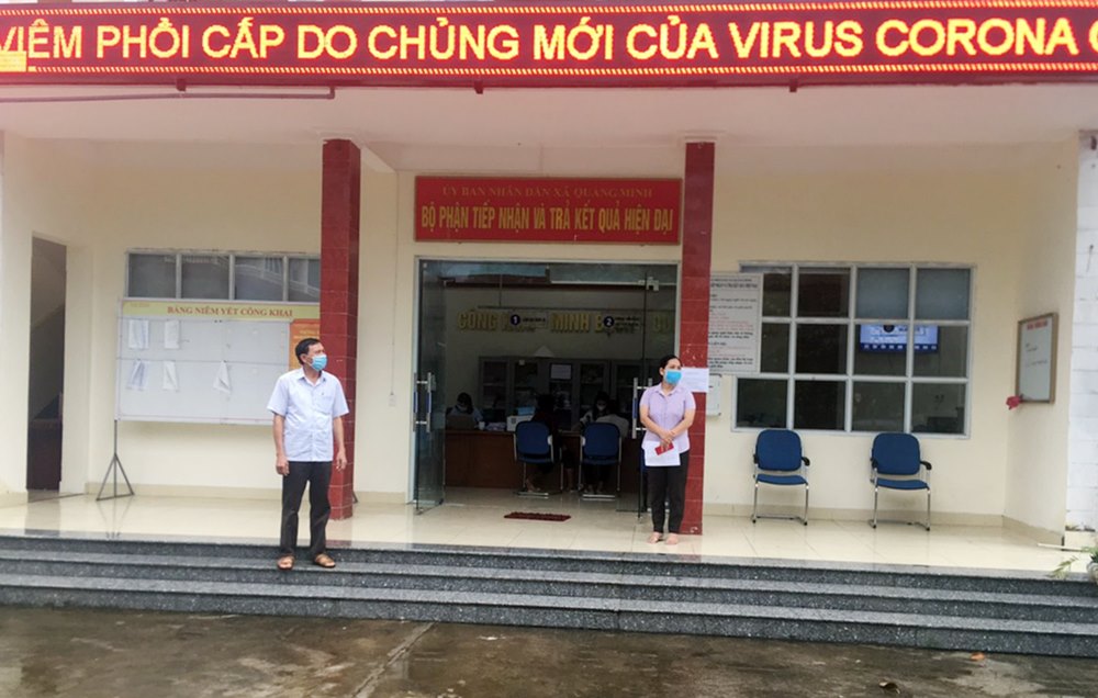 Bộ phận một cửa tại xã Quảng Minh (huyện Hải Hà) không có đường tiếp cận dành cho NKT.