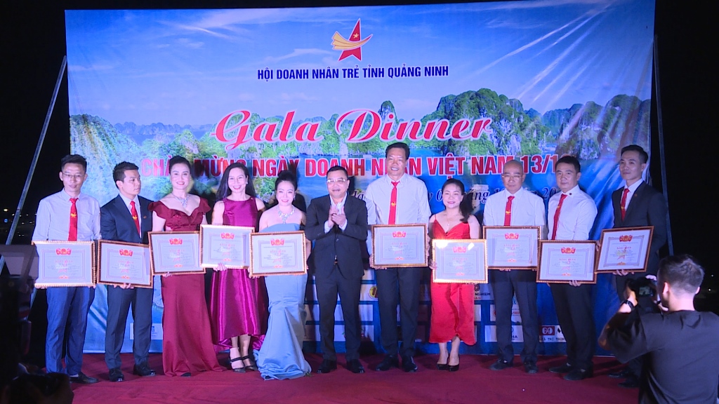 Nhân dịp này, nhiều doanh nhân trẻ đã được nhận bằng khen của  Hội Doanh nhân trẻ Việt Nam.