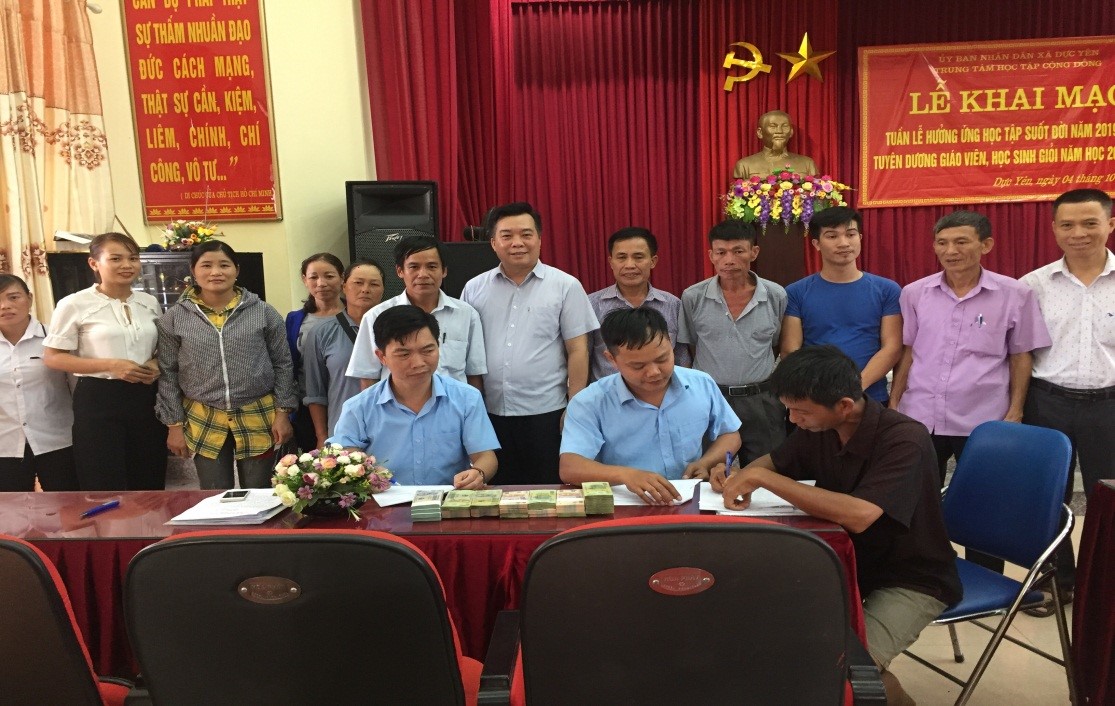 Hội Nông dân huyện Đầm Hà giải ngân vốn Quỹ Hỗ trợ nông dân cho các hộ dân tại xã Dực Yên, tháng 10/2019.