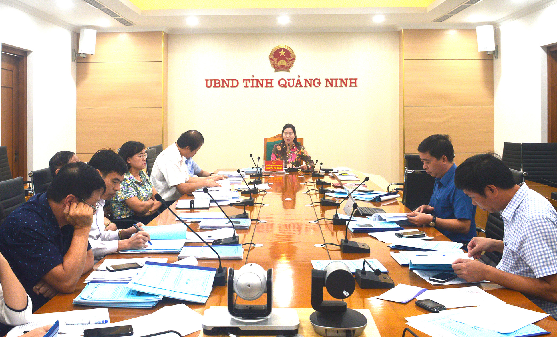 Đồng chí Nguyễn Thị Hạnh, Phó Chủ tịch UBND chủ trì cuộc họp. 