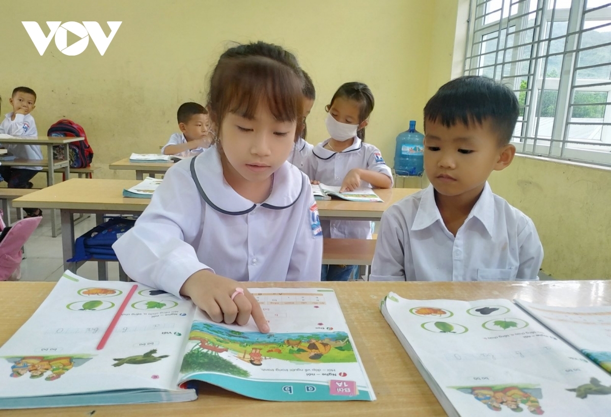 Nhiều giáo viên và phụ huynh cho rằng môn Tiếng Việt trong chương trình phổ thông mới rất nặng với trẻ vỡ lòng.