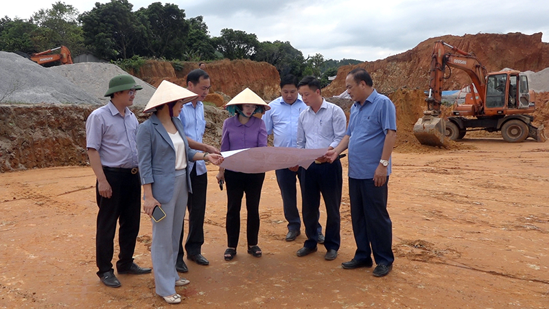 Phó Chủ tịch Thường trực HĐND tỉnh Trịnh Thị Minh Thanh khảo sát một số dự án trên địa bàn huyện Ba Chẽ