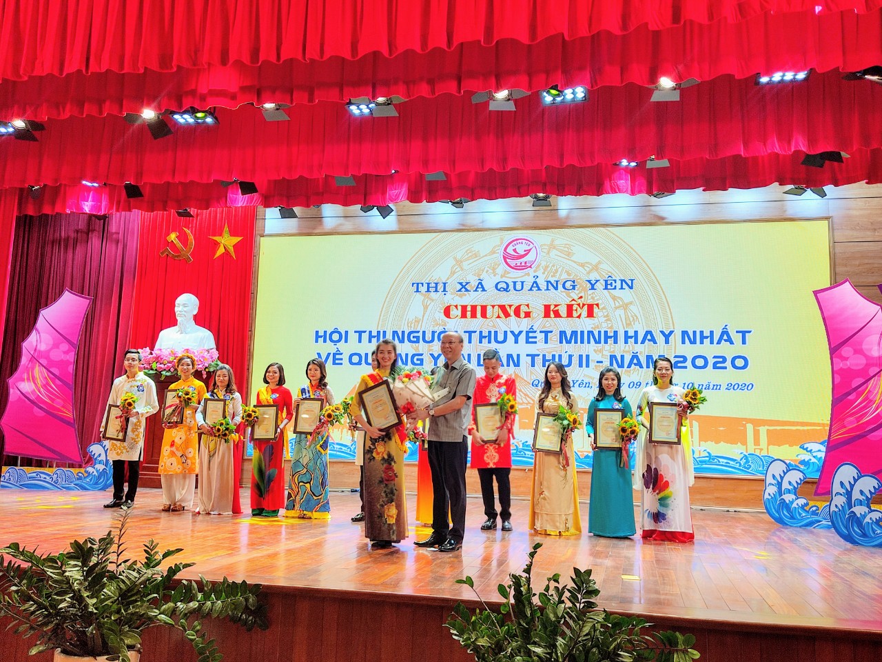 Thí sinh Nguyễn Phương Trang, sinh viên Trường Đại học Hạ Long giành giải nhất Hội thi