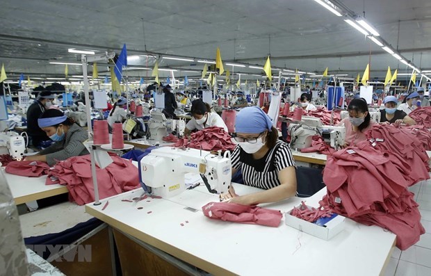 Sản xuất sản phẩm may mặc tại Công ty Cổ phần may Tiên Hưng (huyện Tiên Lữ). (Ảnh: Phạm Kiên/TTXVN)