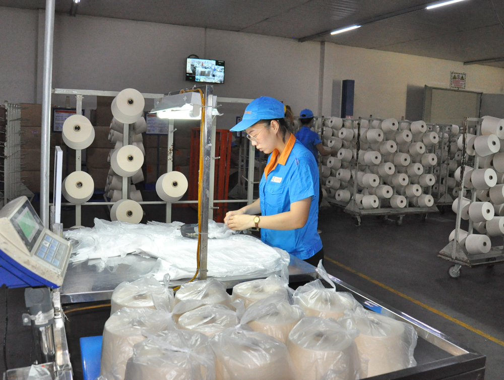 Lao động làm việc tại Khu Công nghiệp cảng biển Hải Hà, huyện Hải Hà.