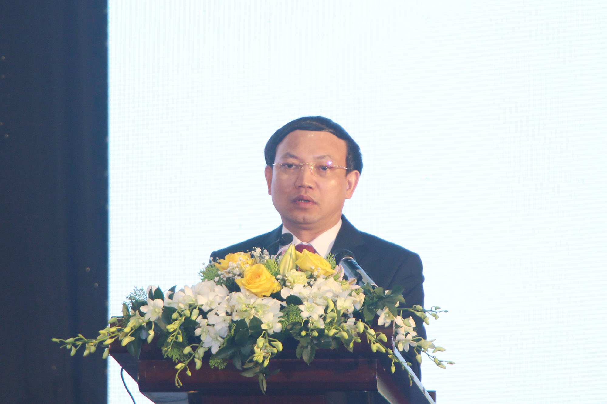 Đồng chí Nguyễn Xuân Ký, Bí thư Tỉnh ủy, Chủ tịch HĐND tỉnh, phát biểu khai mạc hội nghị.