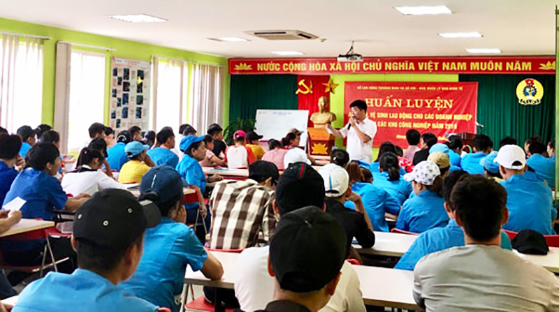 Một lớp tập huấn cho công nhân Công ty TNHH khoa học kỹ thuật Texhong Ngân Long.