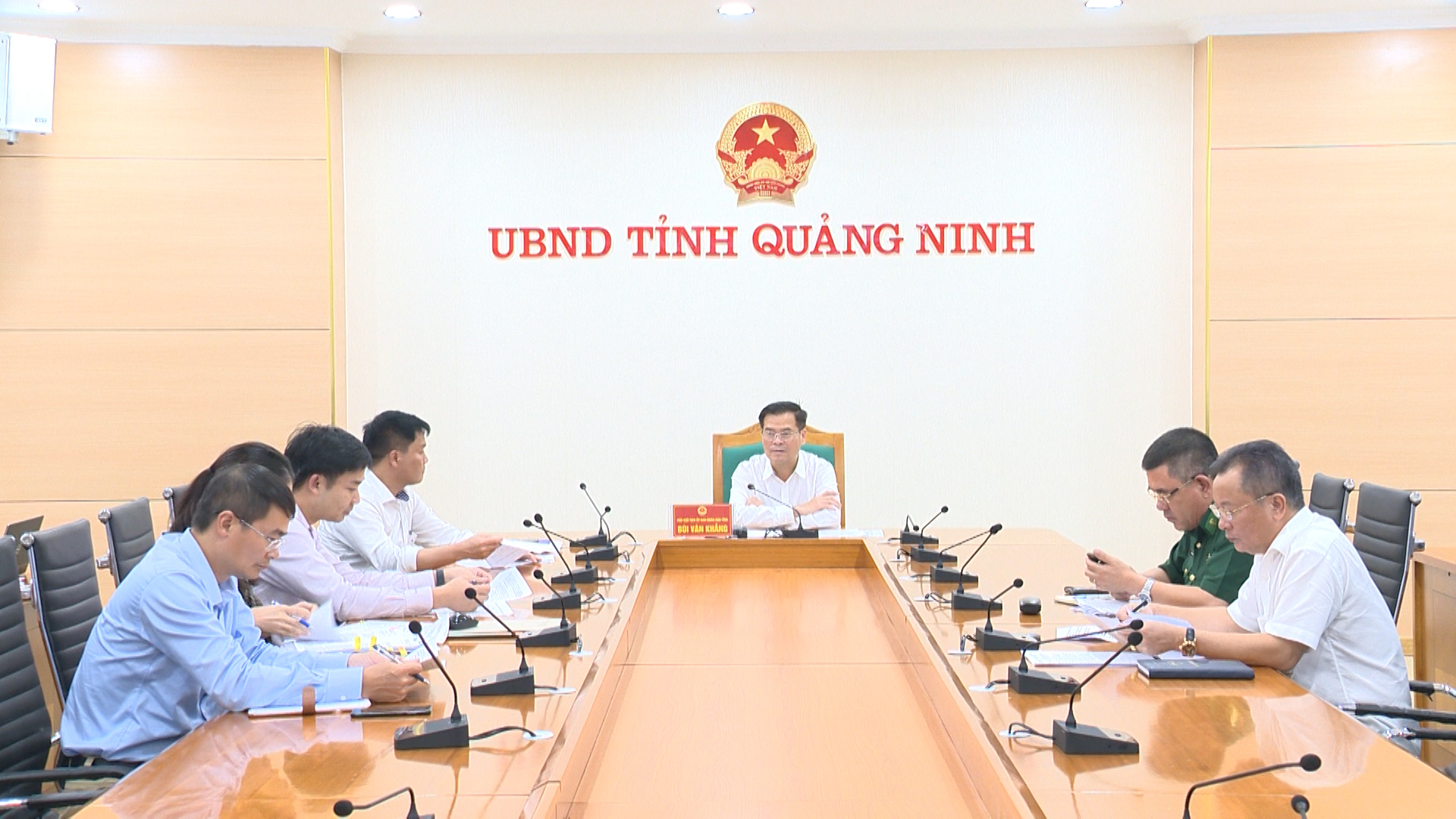 Đồng chí Bùi Văn Khắng, Phó Chủ tịch UBDN tỉnh kết luận cuộc họp trực tuyến.