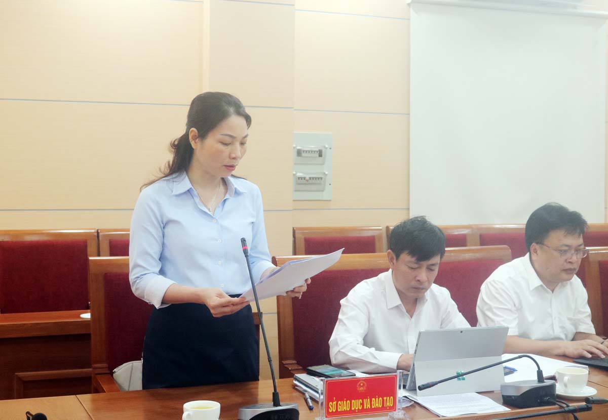 Lãnh đạo Sở GD&ĐT báo cáo với đoàn giám sát của HĐND tỉnh về nội dung thực hiện quy hoạch phát triển giáo dục tỉnh Quảng Ninh đến năm 2020, tầm nhìn đến năm 2030.